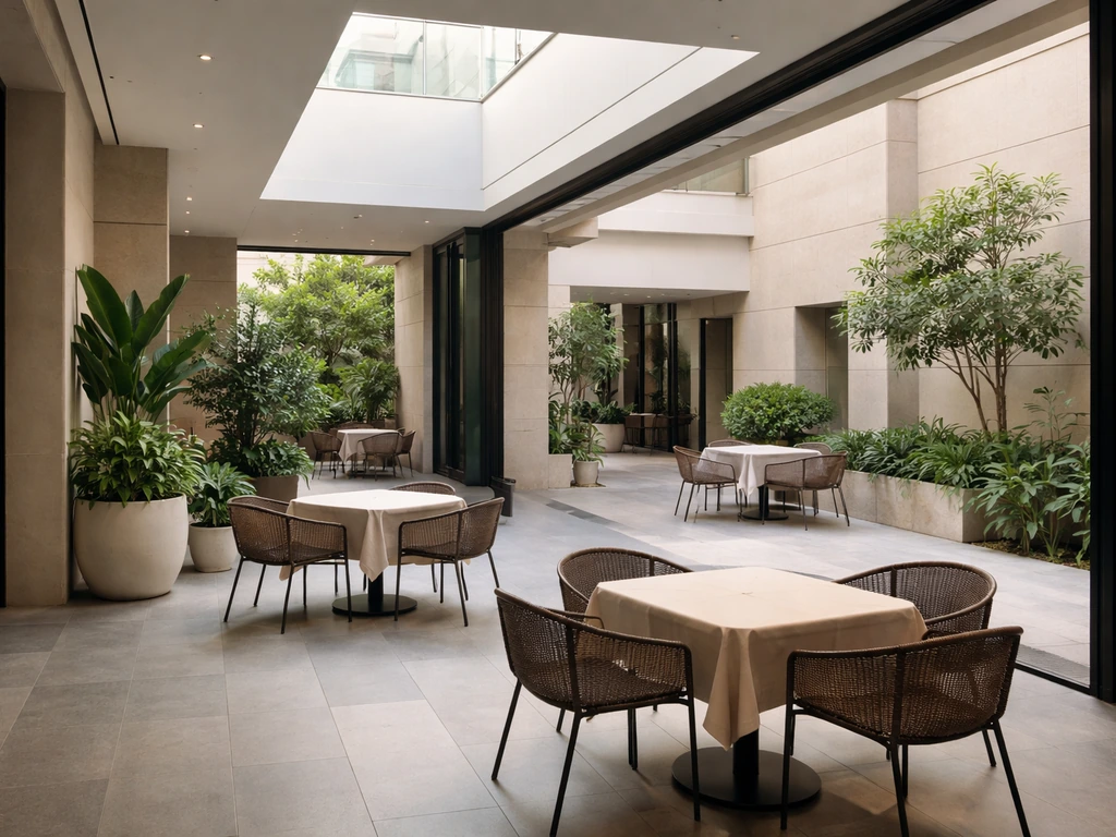 Corredor corporativo con zona tipo patio, mesas de madera y plantas, estilo urbano en Polanco.